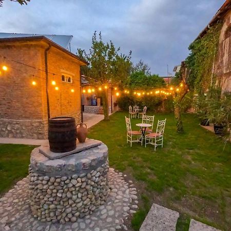 Intown Guesthouse Shkoder Bagian luar foto