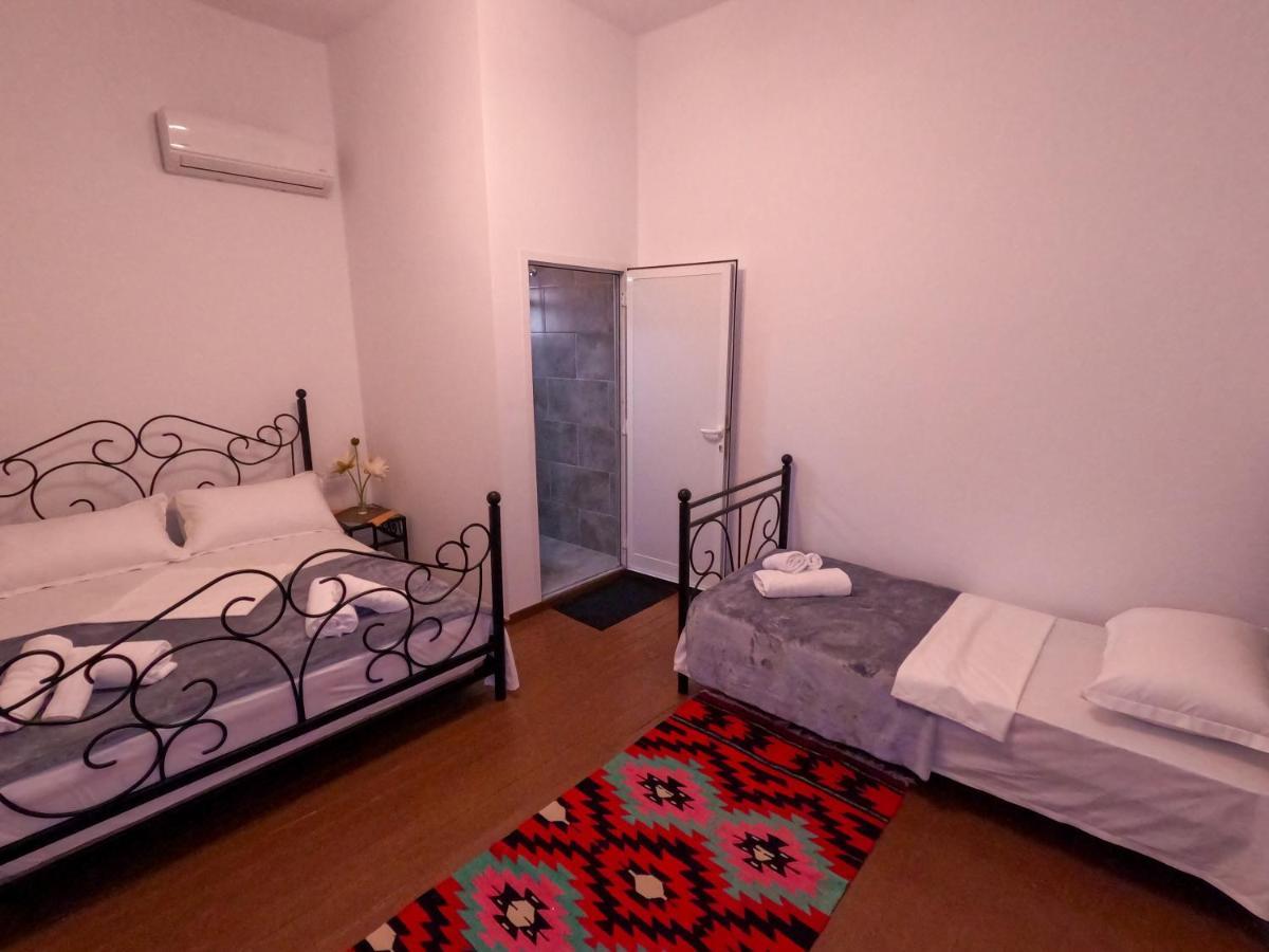 Intown Guesthouse Shkoder Bagian luar foto