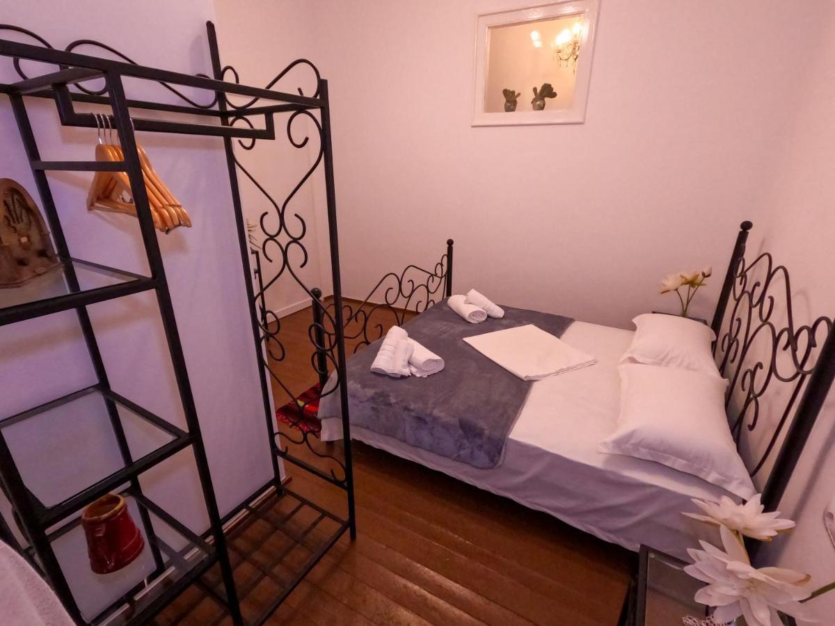 Intown Guesthouse Shkoder Bagian luar foto