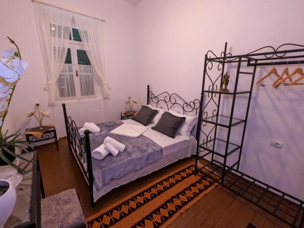 Intown Guesthouse Shkoder Bagian luar foto