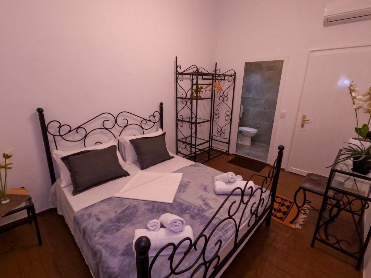 Intown Guesthouse Shkoder Bagian luar foto