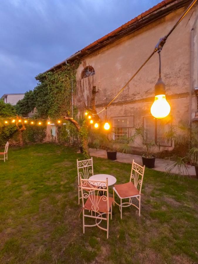 Intown Guesthouse Shkoder Bagian luar foto