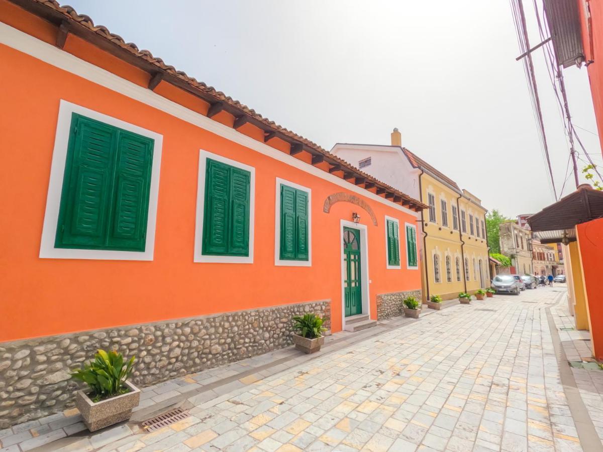 Intown Guesthouse Shkoder Bagian luar foto