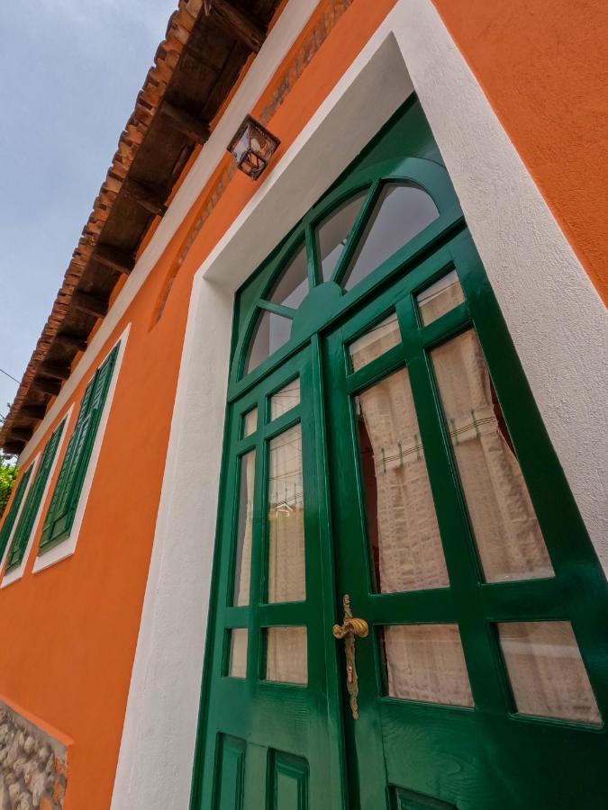 Intown Guesthouse Shkoder Bagian luar foto