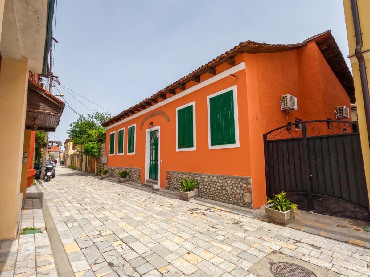 Intown Guesthouse Shkoder Bagian luar foto