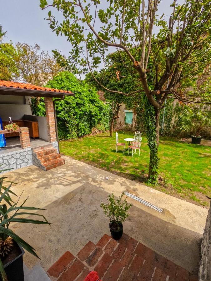 Intown Guesthouse Shkoder Bagian luar foto
