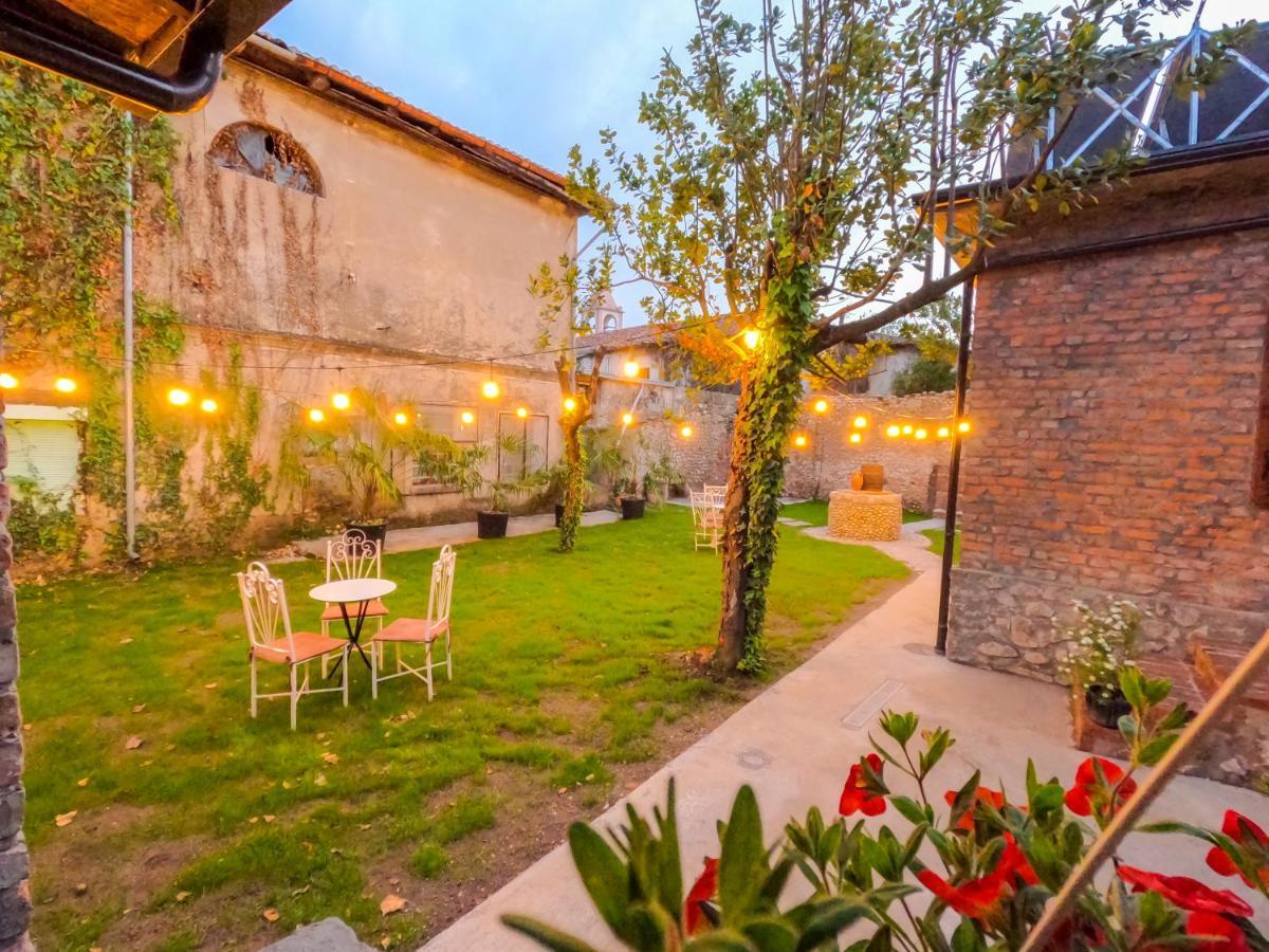 Intown Guesthouse Shkoder Bagian luar foto