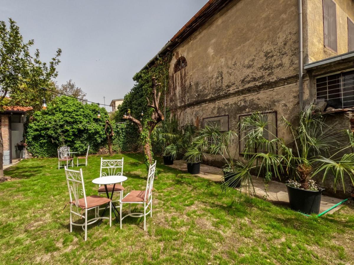 Intown Guesthouse Shkoder Bagian luar foto