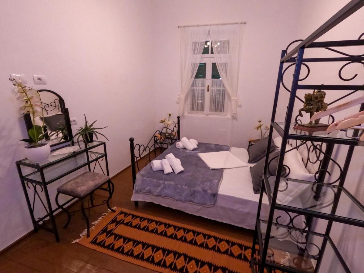 Intown Guesthouse Shkoder Bagian luar foto