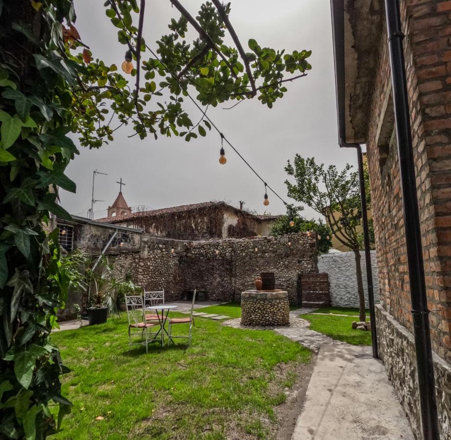 Intown Guesthouse Shkoder Bagian luar foto