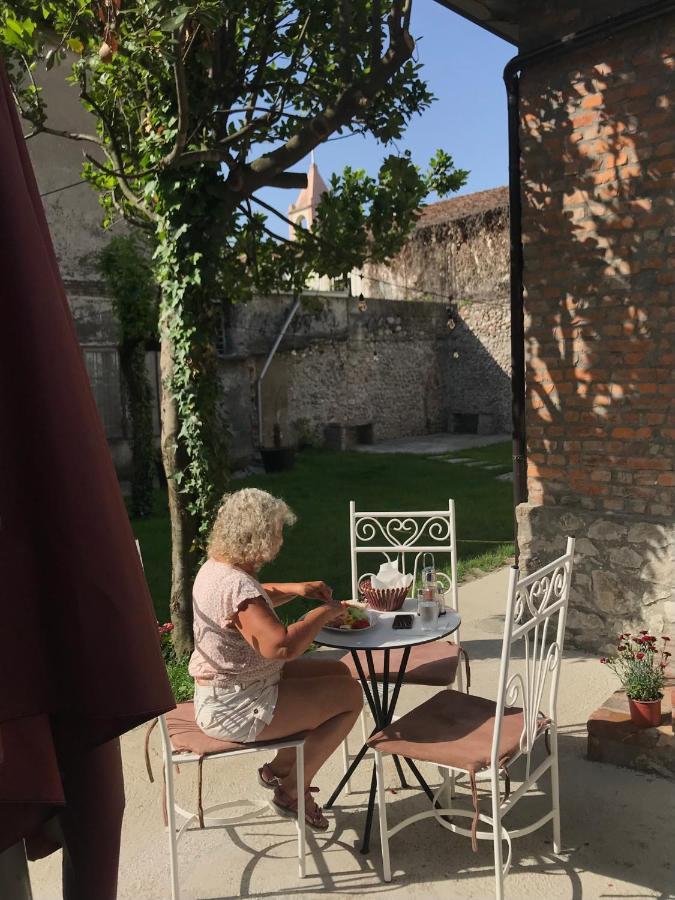 Intown Guesthouse Shkoder Bagian luar foto
