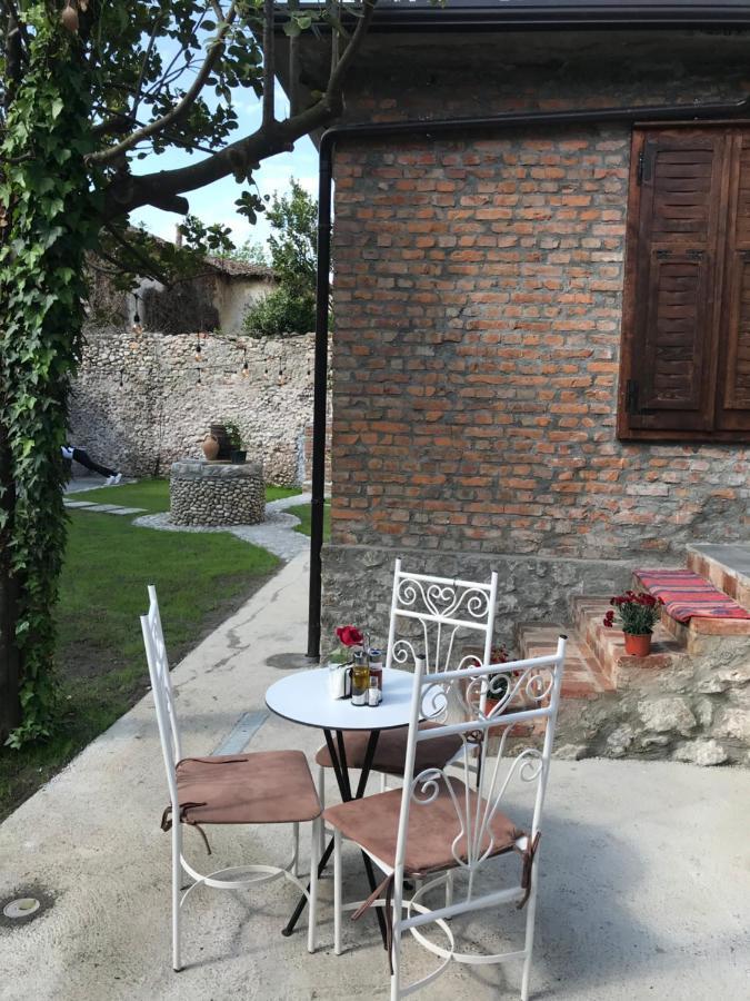 Intown Guesthouse Shkoder Bagian luar foto