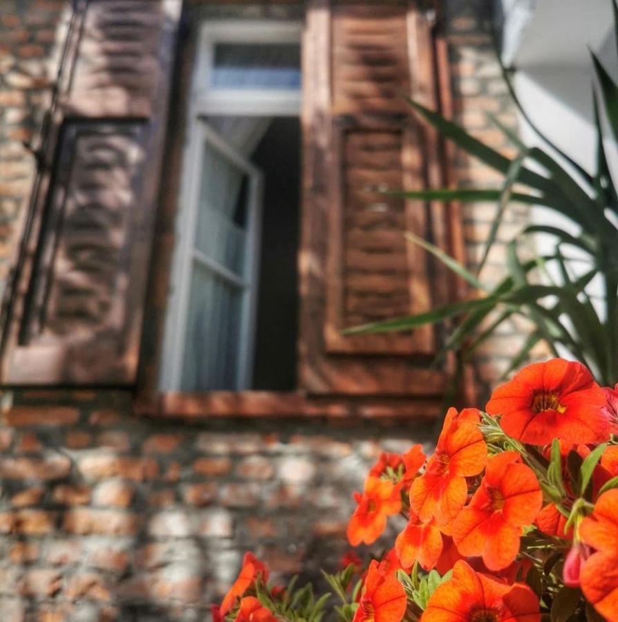 Intown Guesthouse Shkoder Bagian luar foto