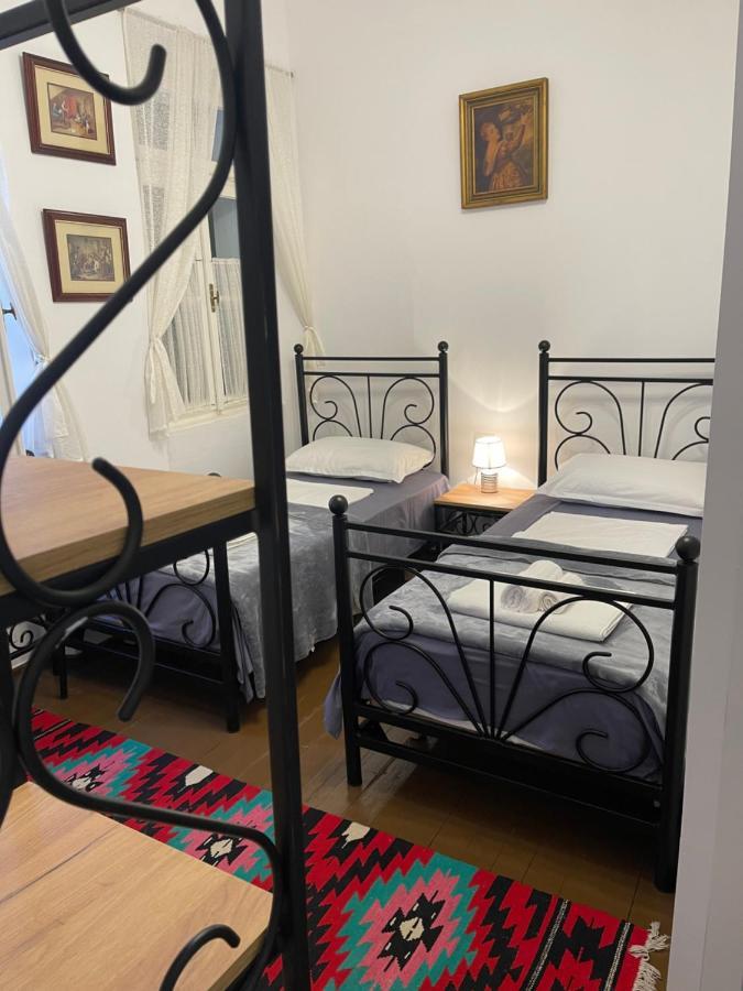 Intown Guesthouse Shkoder Bagian luar foto