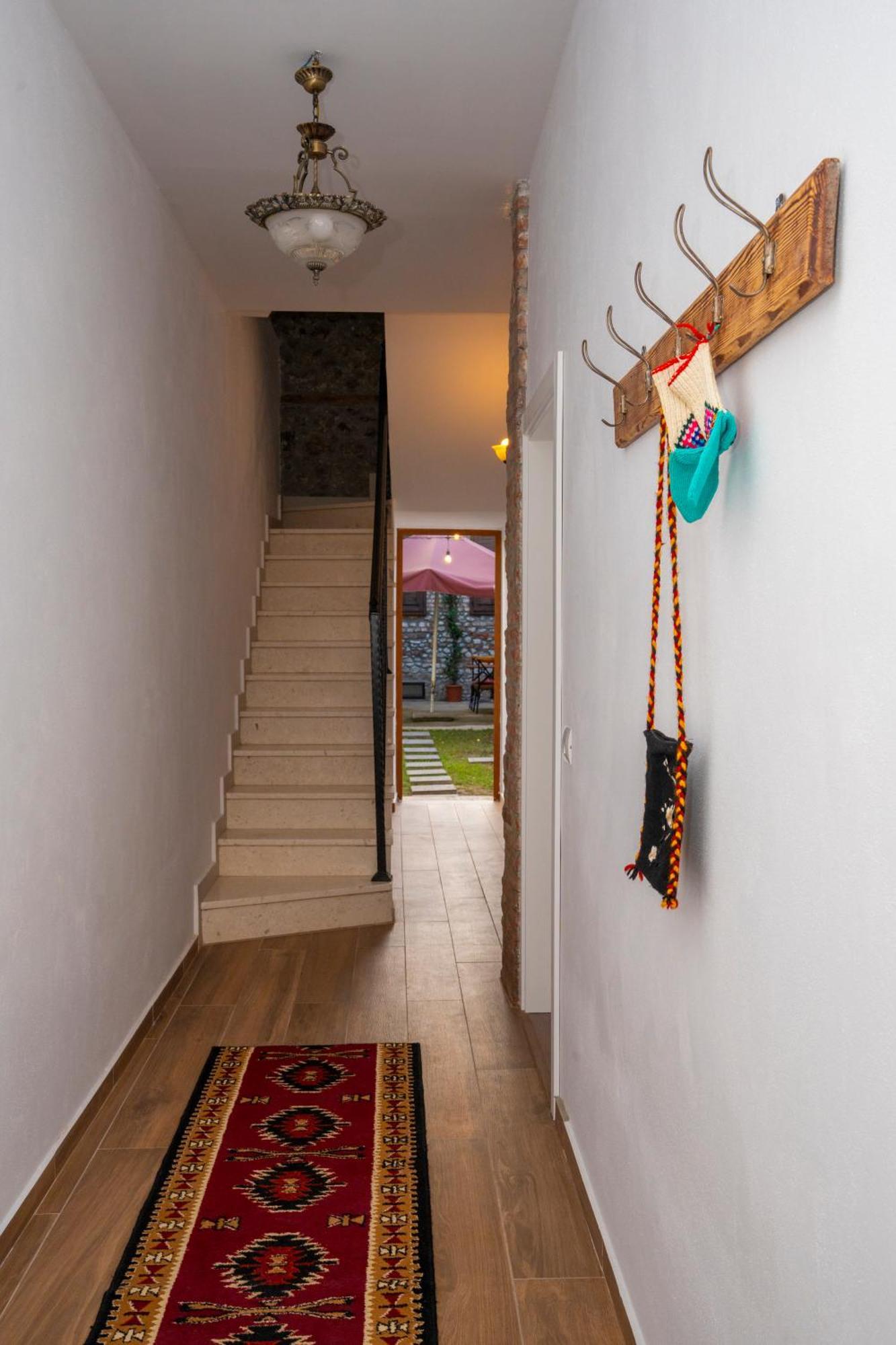 Intown Guesthouse Shkoder Bagian luar foto
