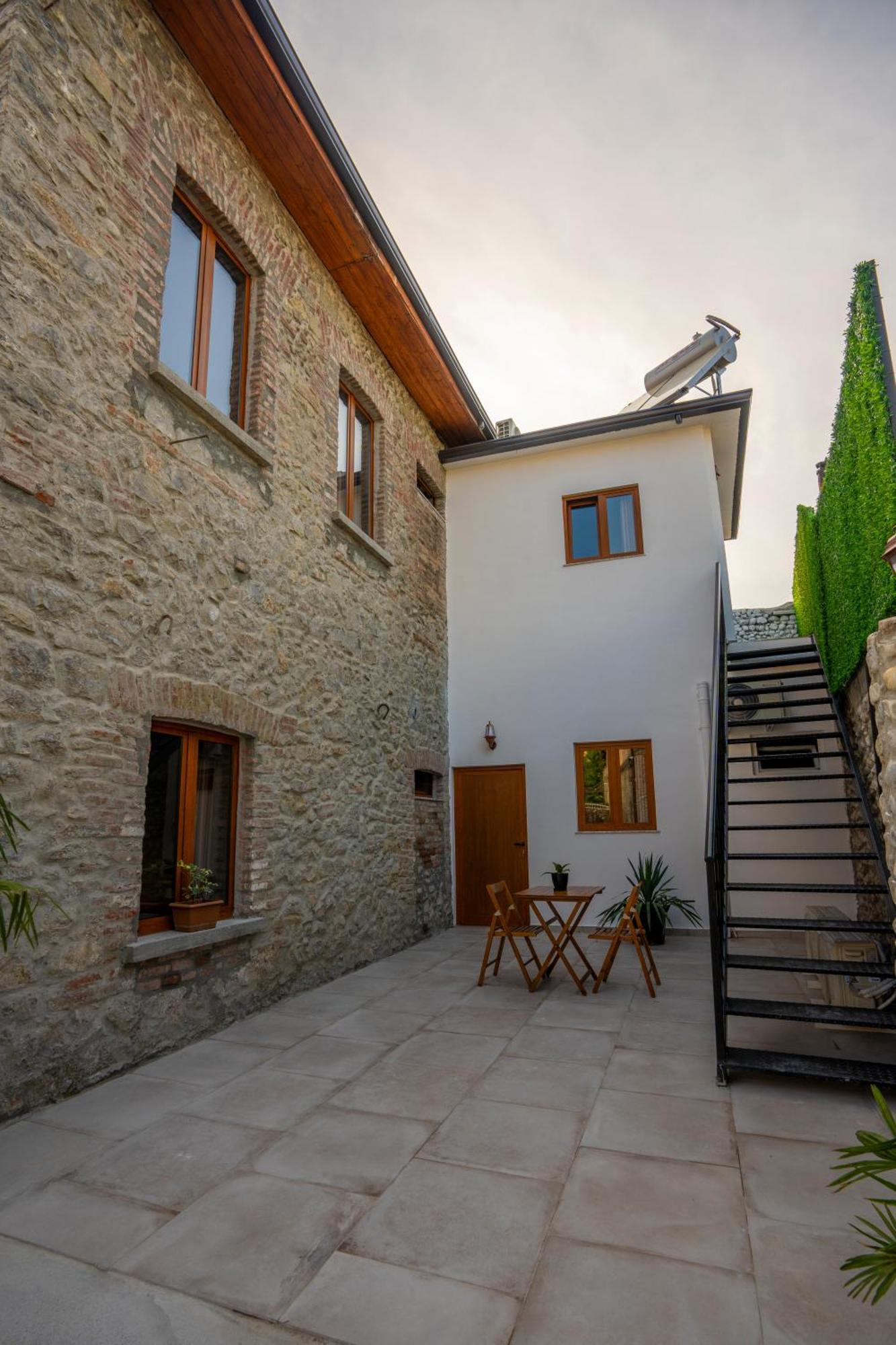 Intown Guesthouse Shkoder Bagian luar foto