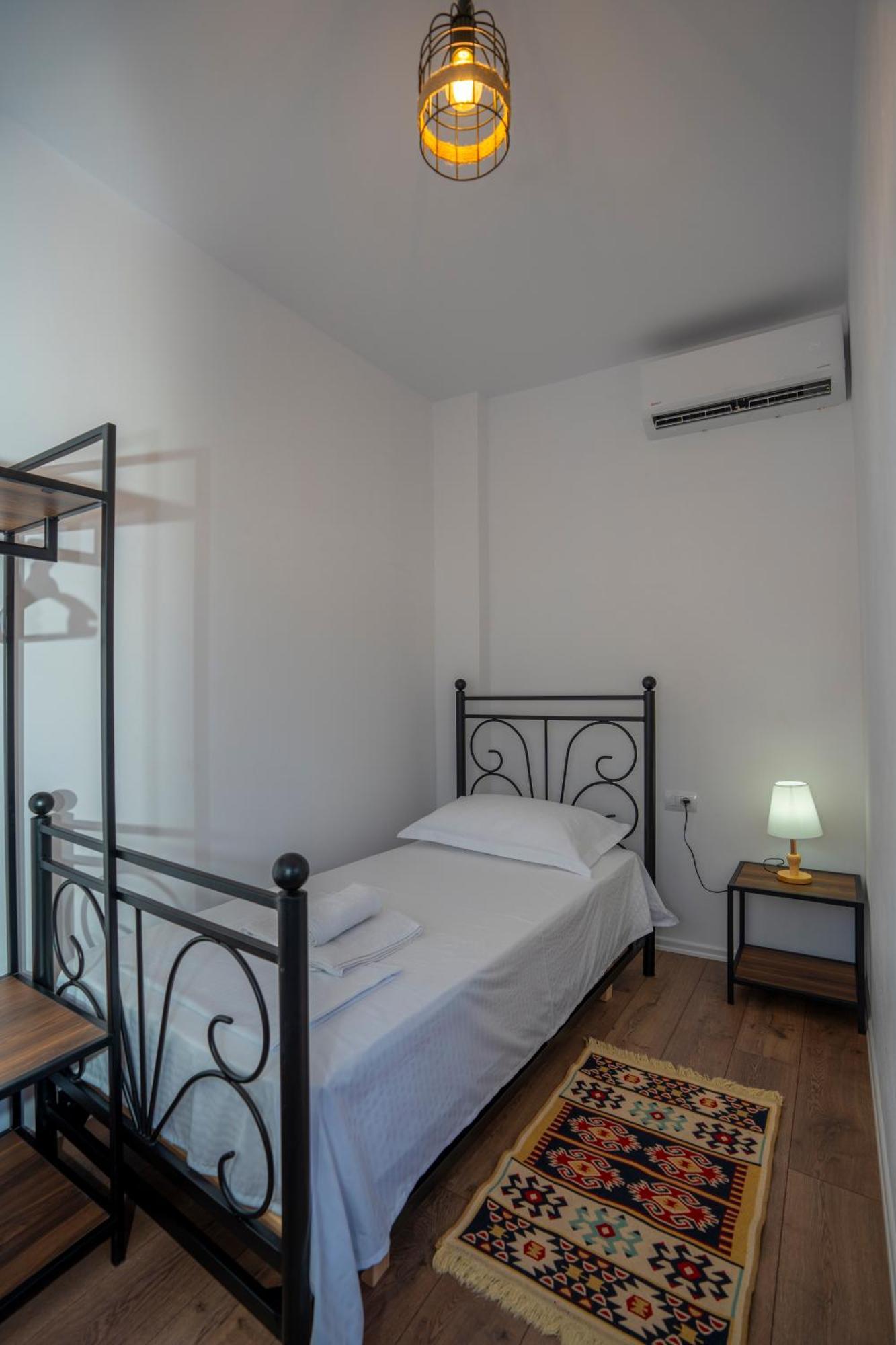 Intown Guesthouse Shkoder Bagian luar foto